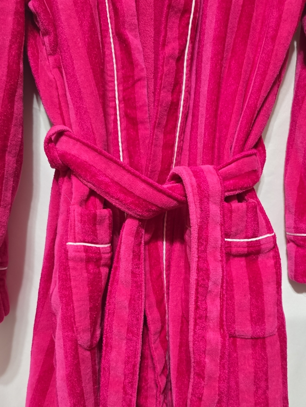 Victoria's Secret Hot Pink Plush Robe Label Detail - Picture 5 of 8